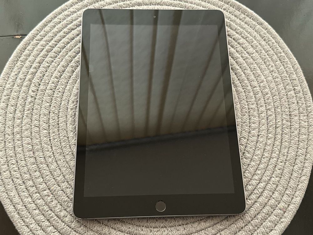 Ipad 6 32GB 9.7” в отлично състояние