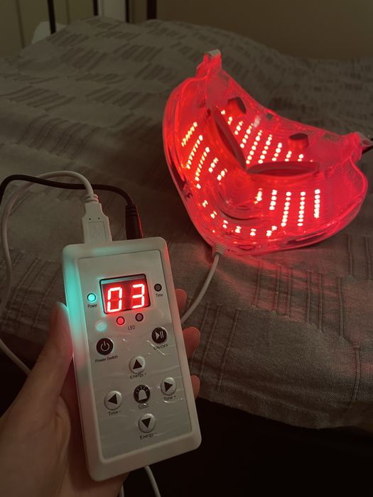 LED маска за терапия на лице