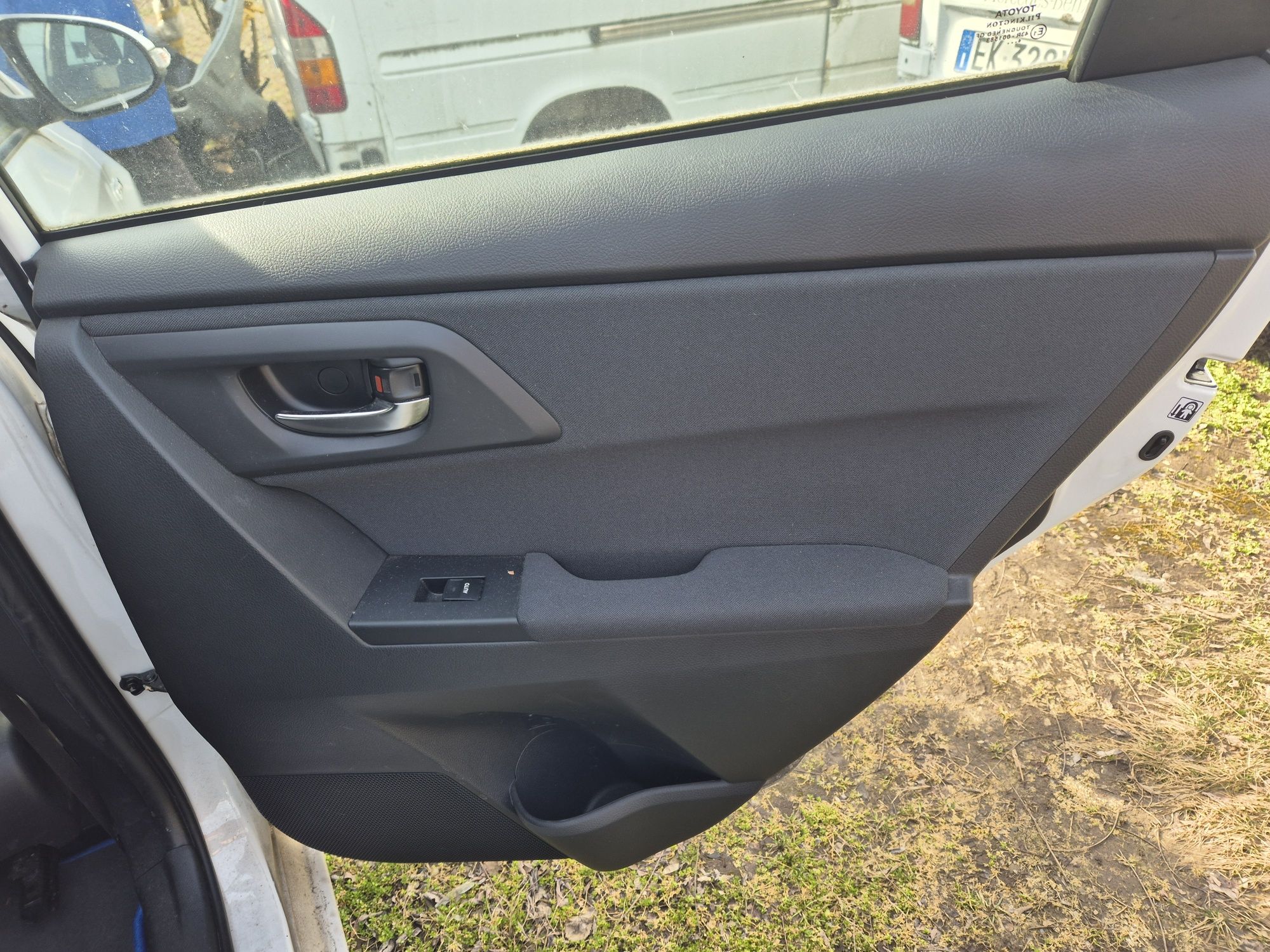 Interior Toyota Auris Hybrid Break 2013-2018. Volan stinga.