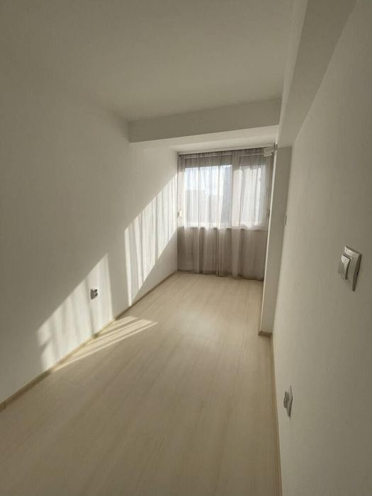 Дава се под наем Тристаен апартамент в Бургас, Славейков - 72 кв.м за 612 € - Снимка #3