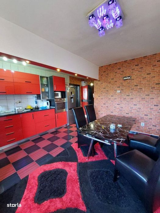 Vanzare apartament 3 camere  zona Spitalul Judetean