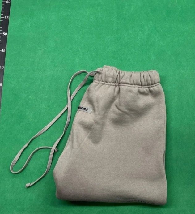 Pantaloni scurți Essentials