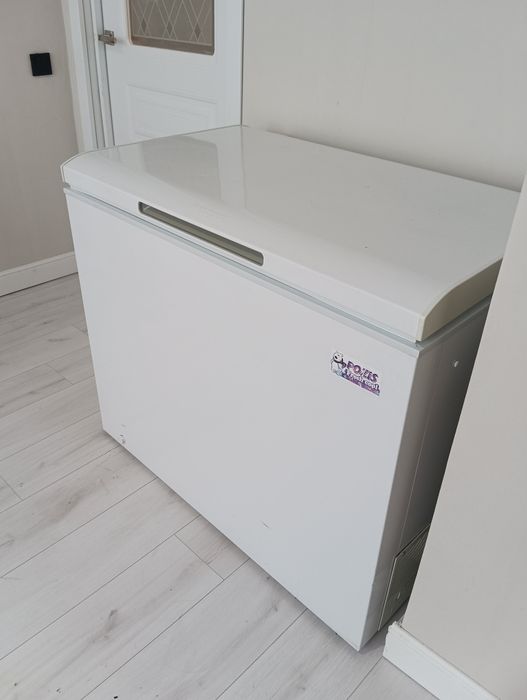 Морозильник большой, вместимый продам