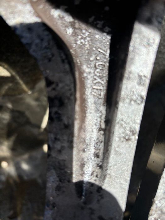 Продавам оригинални джанти с добри гуми за джип Хюндай 5x114,3.