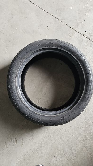 Roată de rezervă slim petru Ford și Volvo și anvelope  235/50/19 iarnă