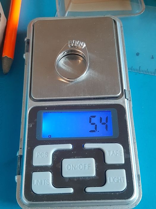 Inel din aur alb 18kt safire baghetă și diamante