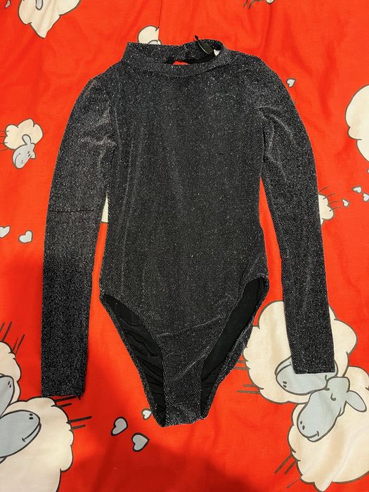 Боди  с гол гръб