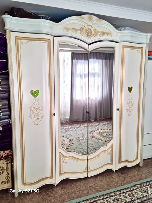 Продается шкаф. 4х дверний . Состояние отличное