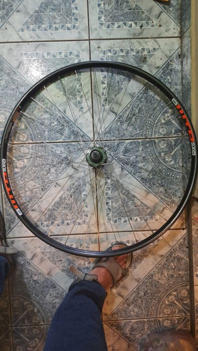 Vând roată spate MTB cu butuc
