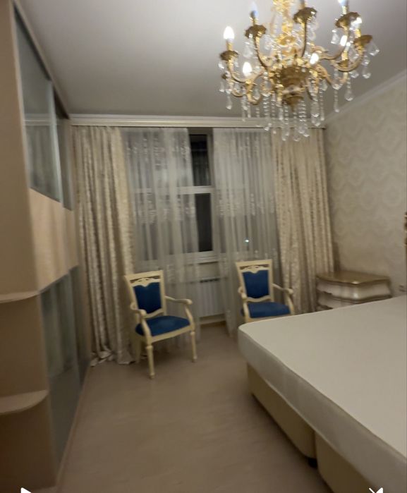 Продам шторы в спальню и кухню