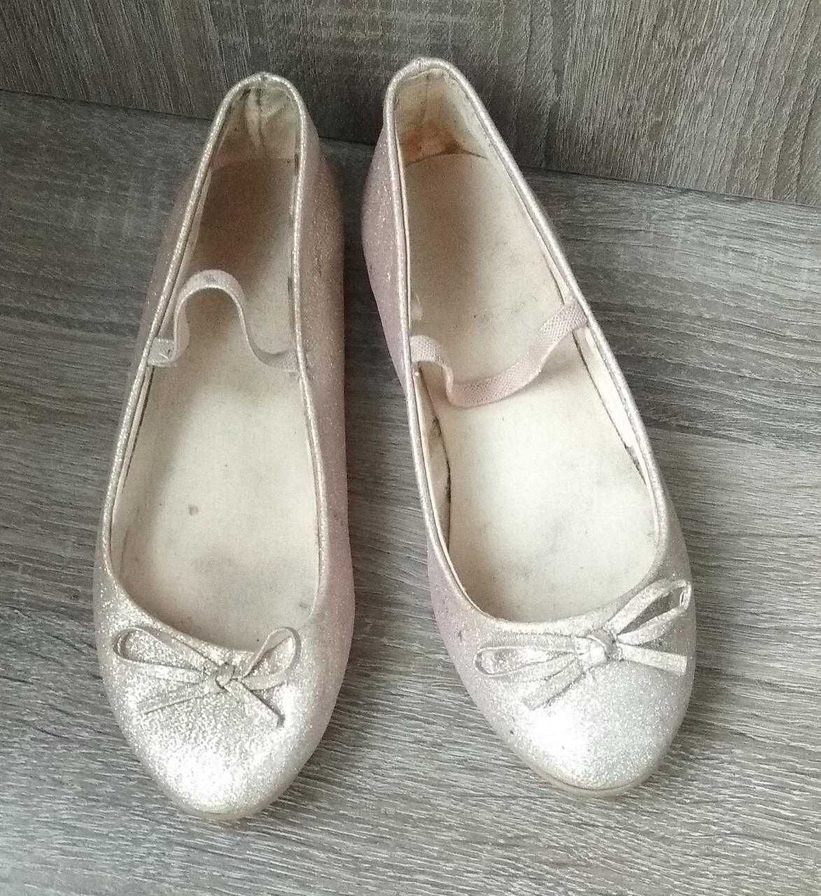 Продам туфли-балетки для девочки