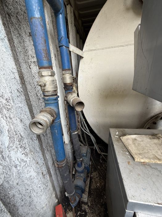 Vand statie  mobila carburanti