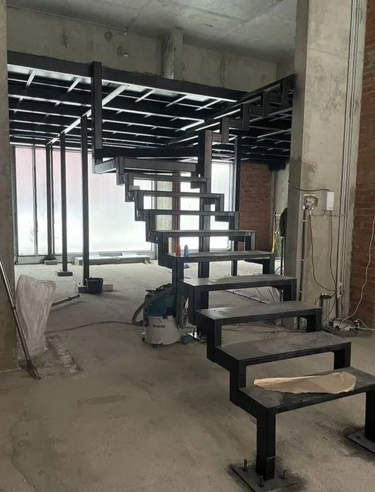 Антресольный этаж. Лестница. Межэтажное перекрытие. Калитка. Забор из