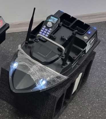 Последен модел лодка за захранка Flytec V803