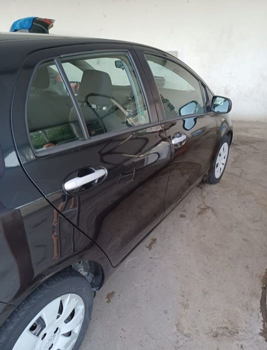 Vând Toyota Yaris 2011