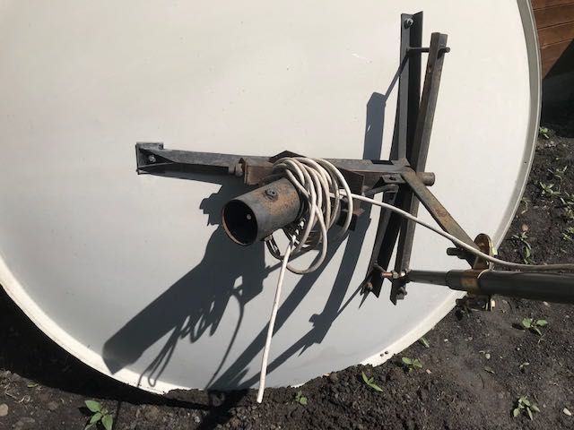 Antena satelit 1.4m, montura polara cu actuator si LNB