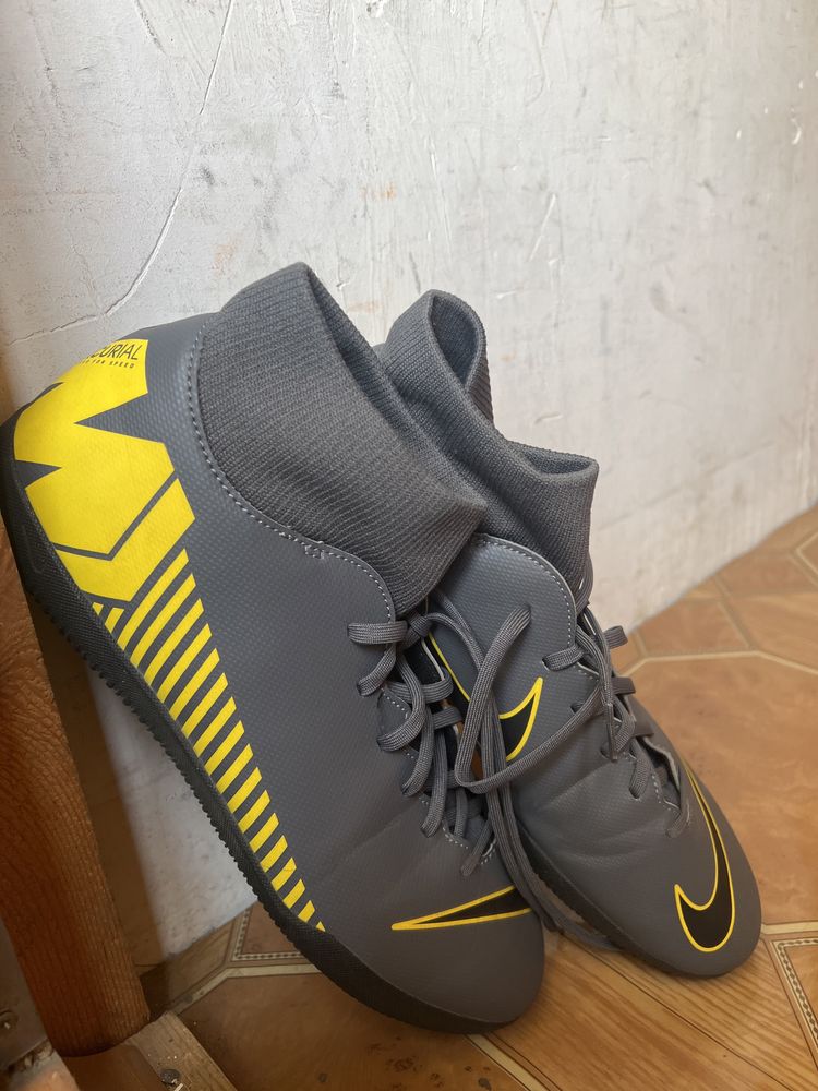 Футзалки Nike Mercurial серые