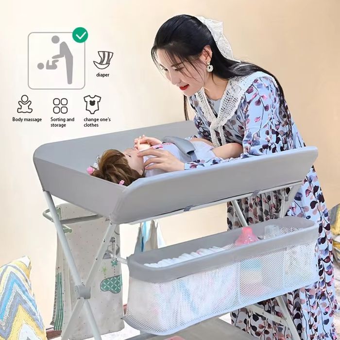 Пеленальный столик с колесами складной