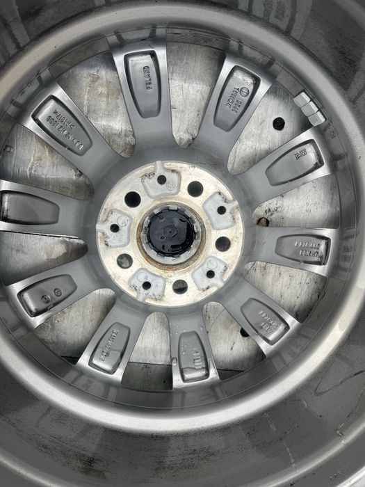 Продавам гуми с джанти за bmw