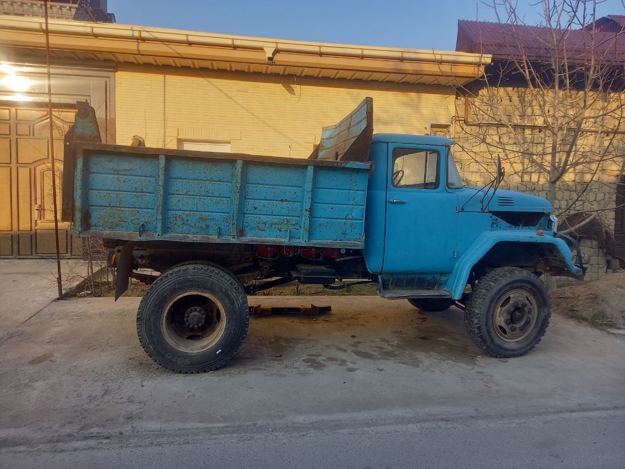 ZIL sotiladi obmen bor