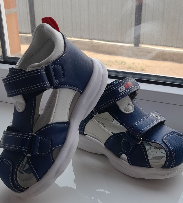 Детская обувь на мальчика.