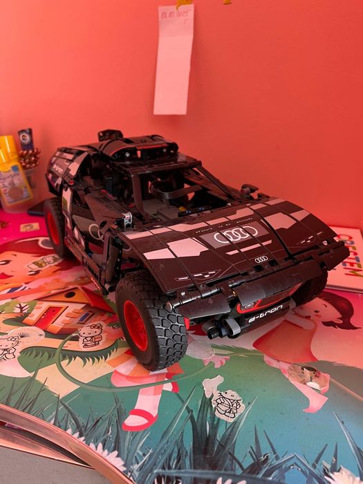 LEGO® Technic - Audi RS Q e-tron 42160, 914 piese