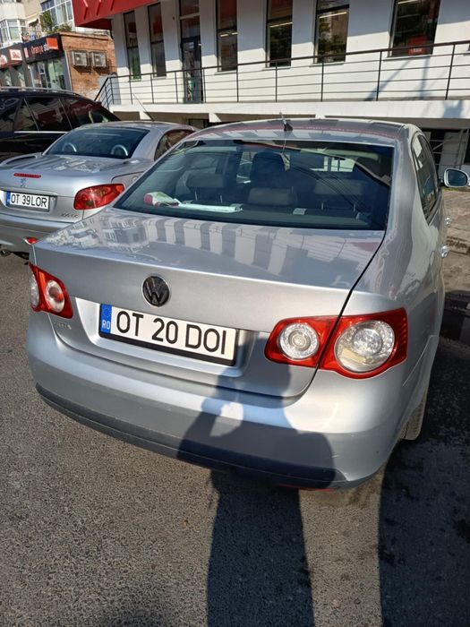 Vând volkswagen jetta