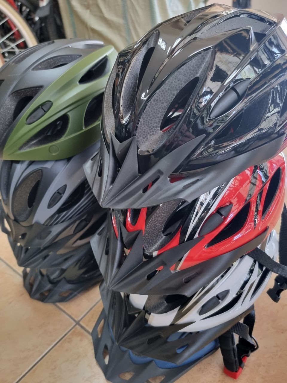 Шлем для велосипедов и роликов M ( 54-54 ).