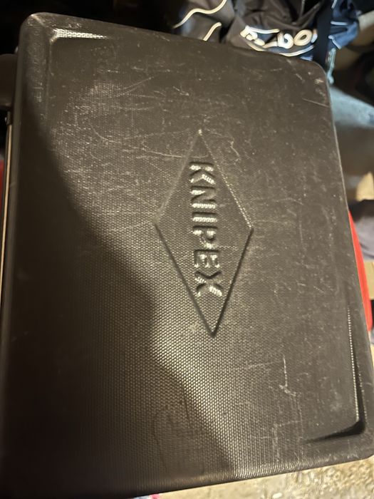 куфар с инструменти