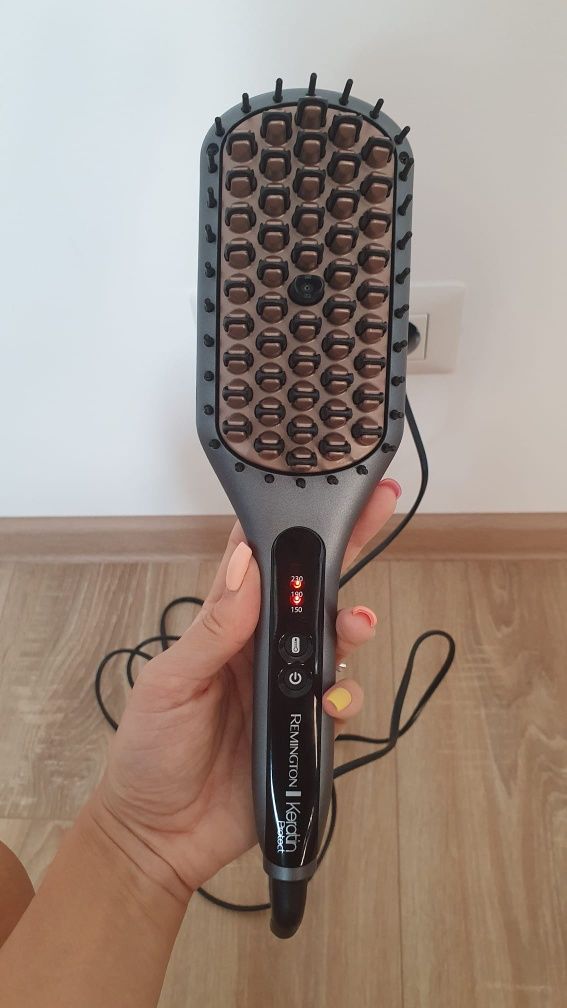 Perie electrică de îndreptat părul Remington Keratin Protect