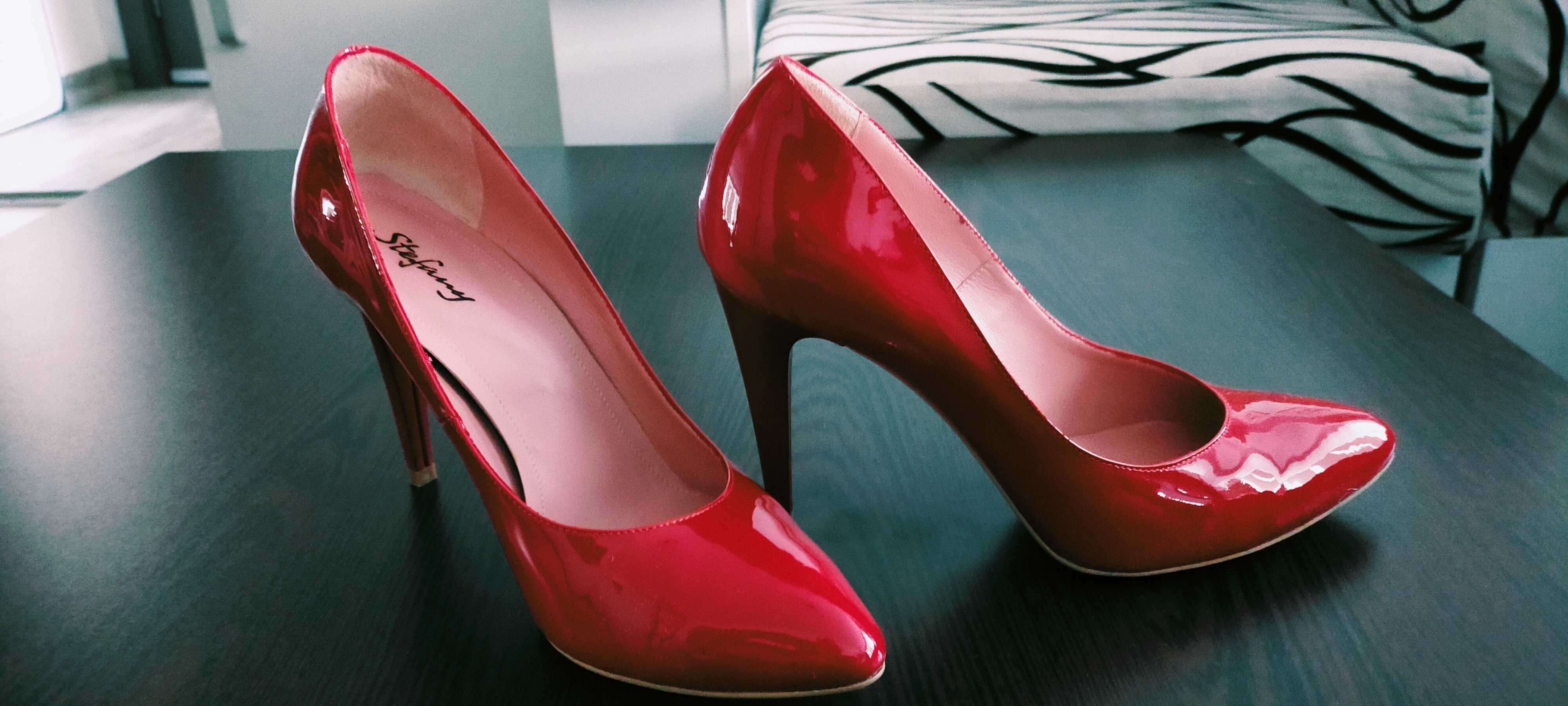 Pantofi dama, culoare-roșu, piele lăcuită exterior, piele interior