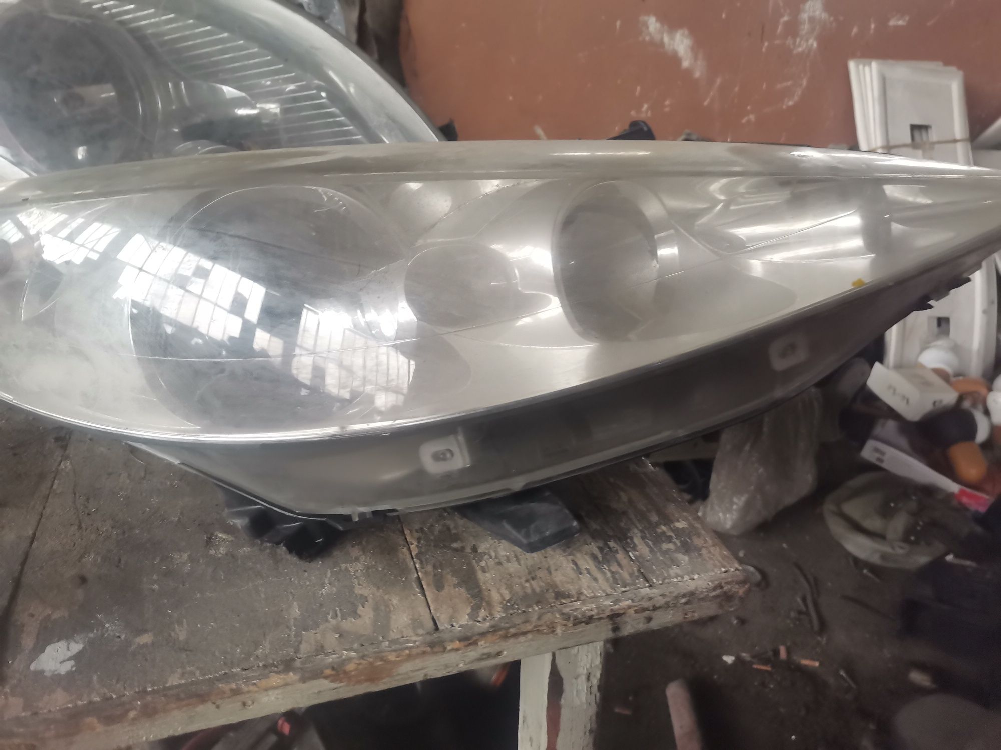Оргинален Ляв фар за peugeot 307