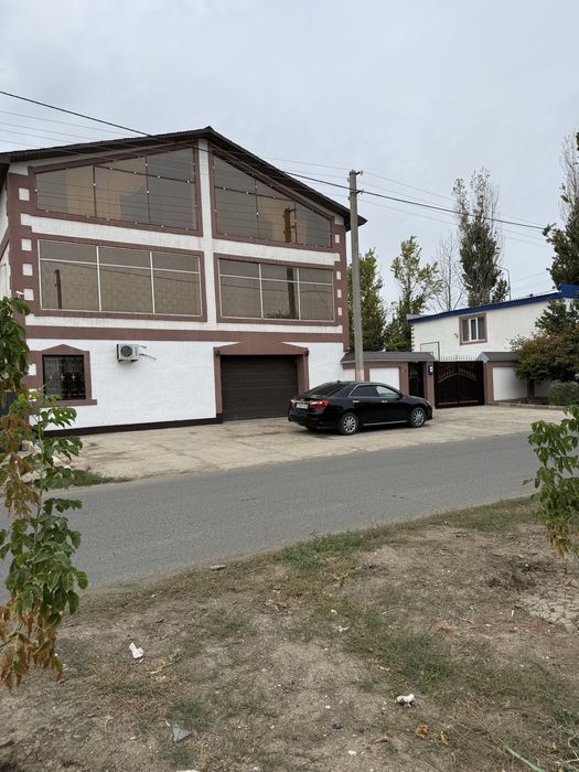 Дом 3-х этажный.