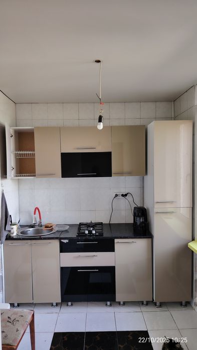 Продам б/у кухонный гарнитур, с 2х комфорочной варочной поверхностью