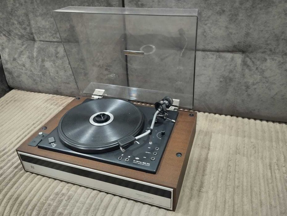 Виниловый проигрыватель высшего класса Radiotehnika 001 Stereo