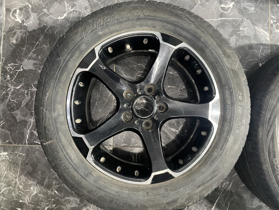 Комплект летних колес с титанками.