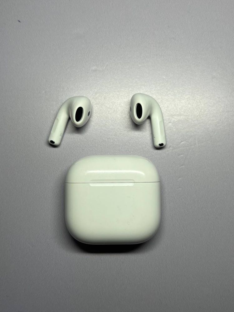 AirPods 4 / CT17298
