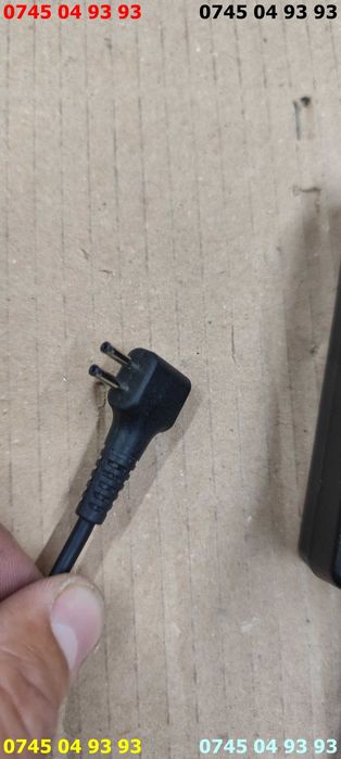 alimentator incarcator PA 1400-11 are 2 mufe subtiri 20v 2A