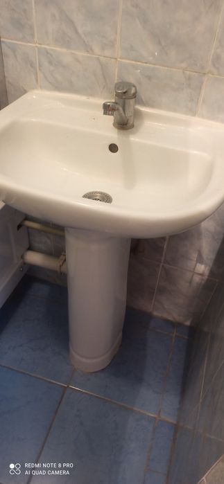 Срочно продам, раковина  на ножке