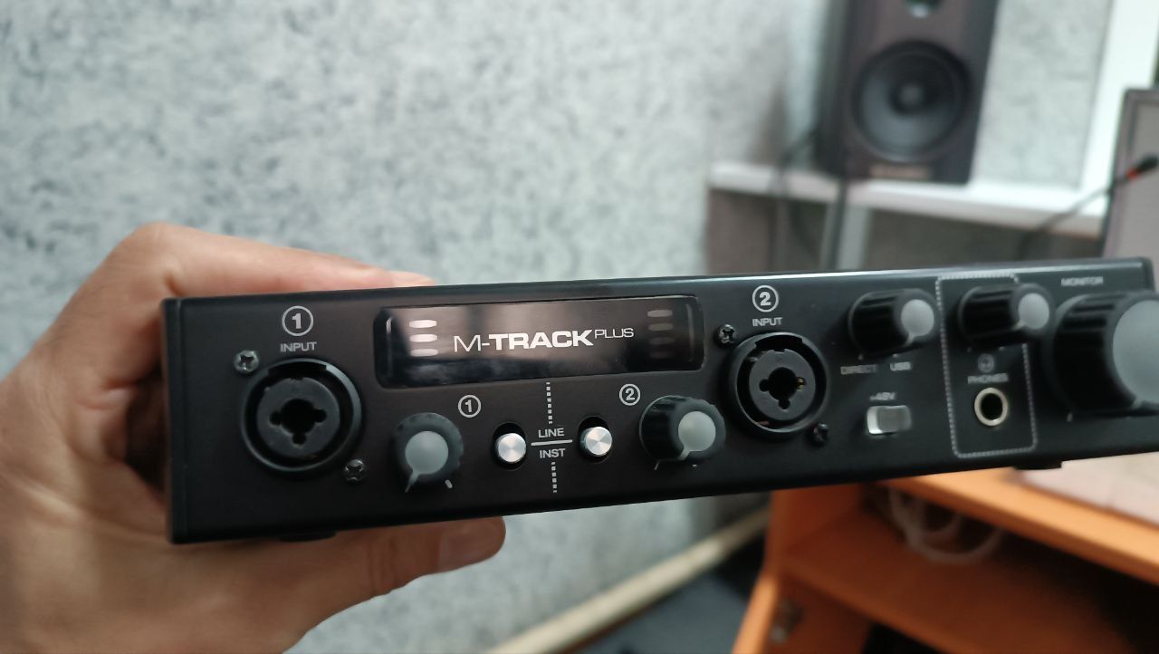 Zvukovoy karta: M-AUDIO M-TRACK PLUS.