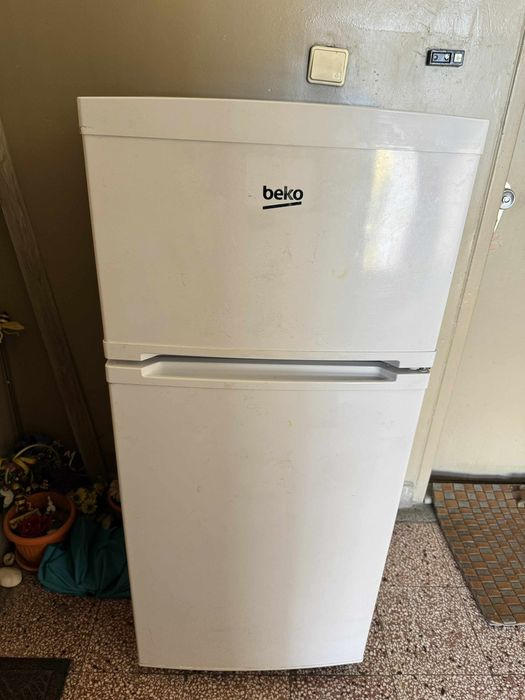 Хладилник с фризер Beko!