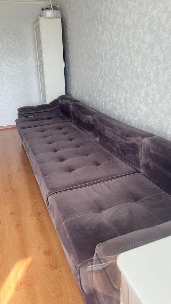 Продается диван в гостиную