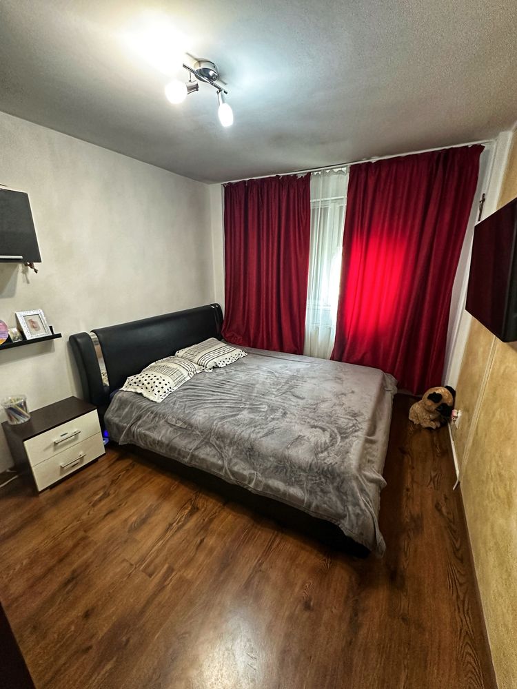 Vand apartament cu 3 camere decomandate