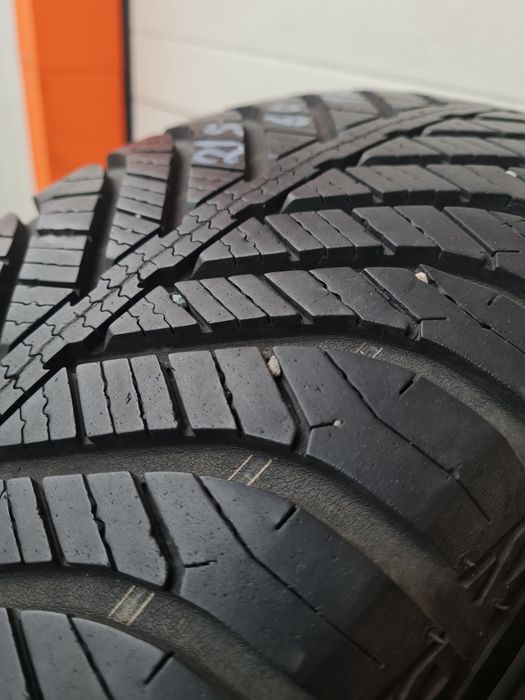 Всвсезонни гуми 2 броя GOODYEAR Vector4Seasons 215 60 R17 дот 4717