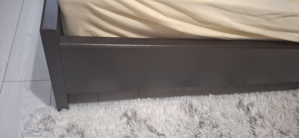 Vând pat care necesita reconditionare