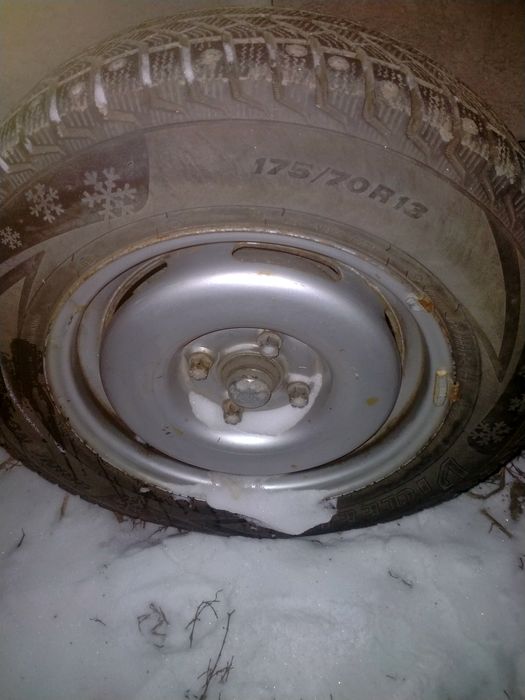 Зимняя резина с дисками на 13
