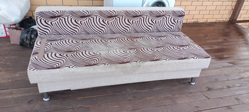 Продам диван с подушками