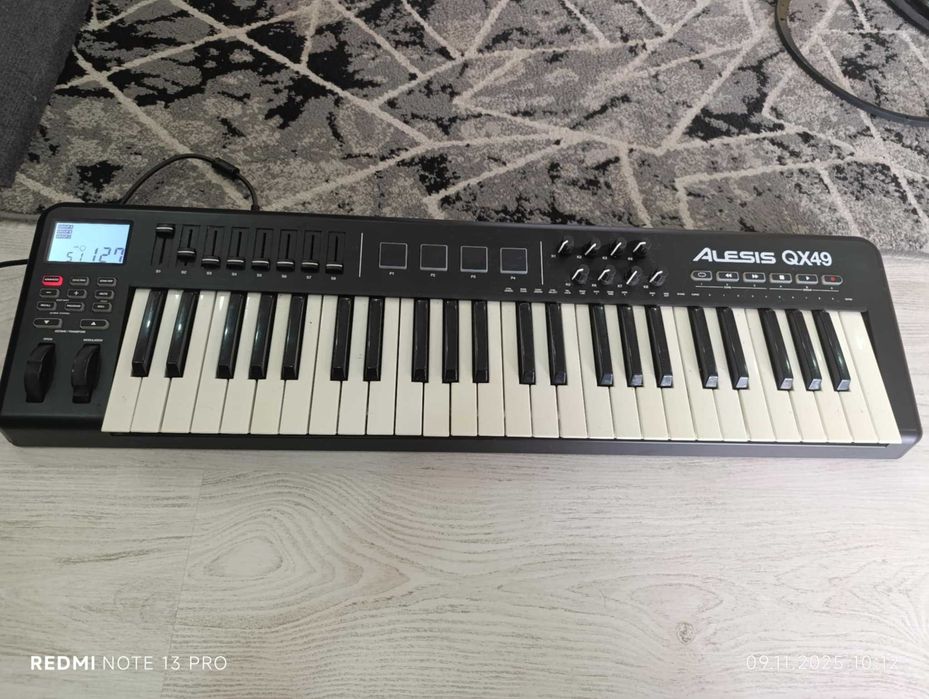 MIDI клавиатура alesis qx49