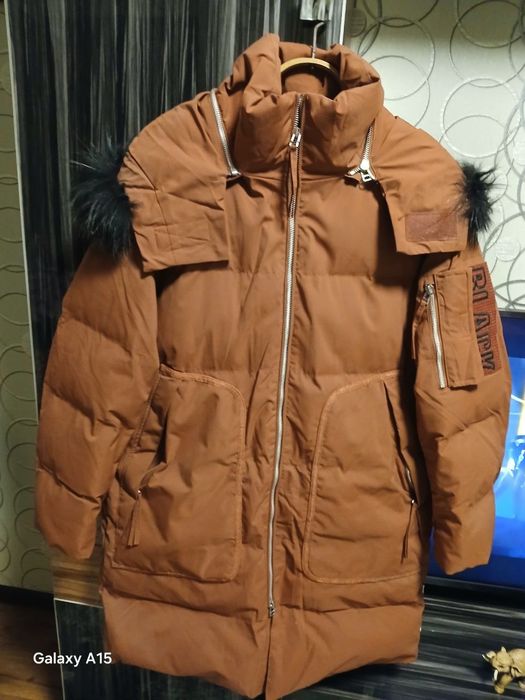 Продам куртку  зимнею.