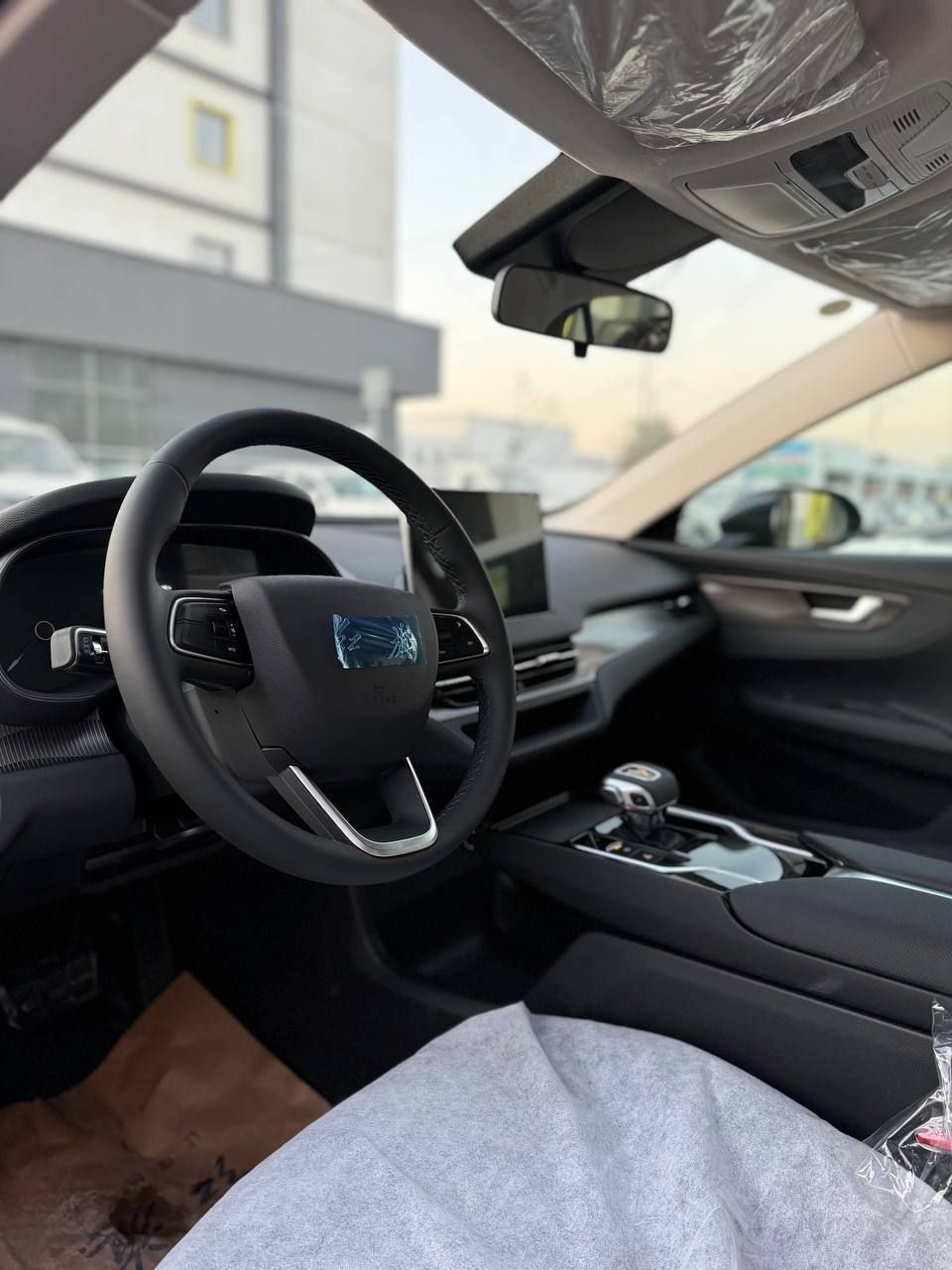 Honqi EQM5 450km natarusga tayyor